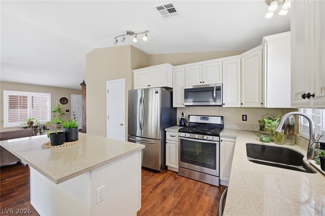8841 Spinning Wheel Avenue — photo 2 of 31