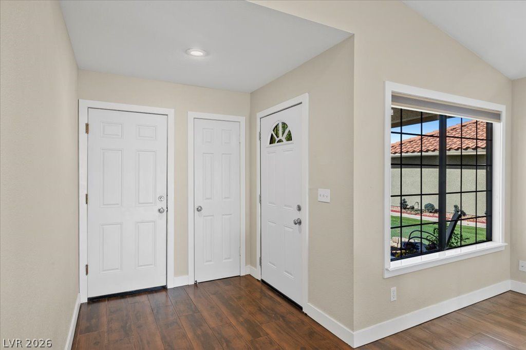 2432 Millcroft Drive — photo 4 of 31