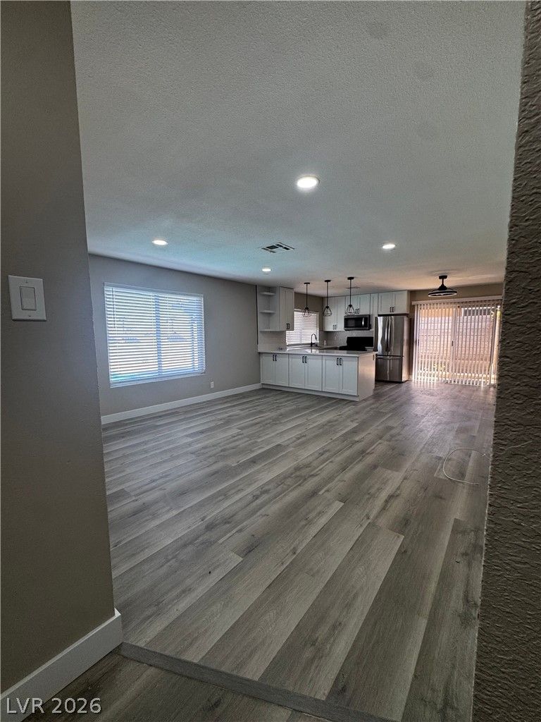 336 VIEWMONT Drive — photo 2