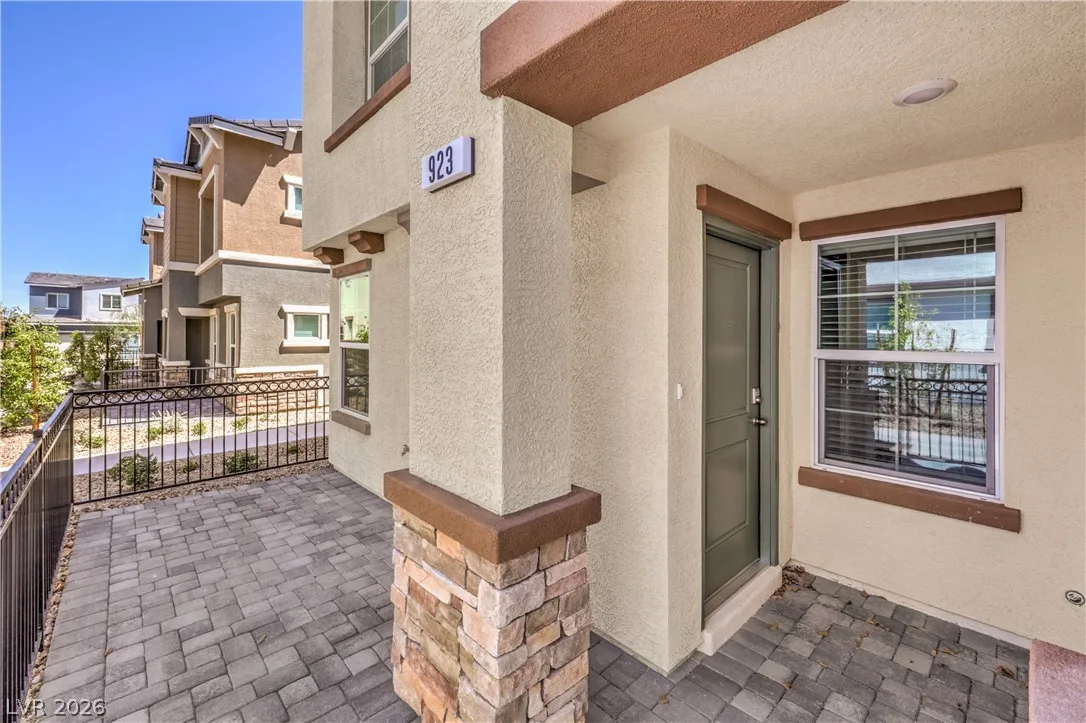 923 Pink Sugerbird Street — photo 3