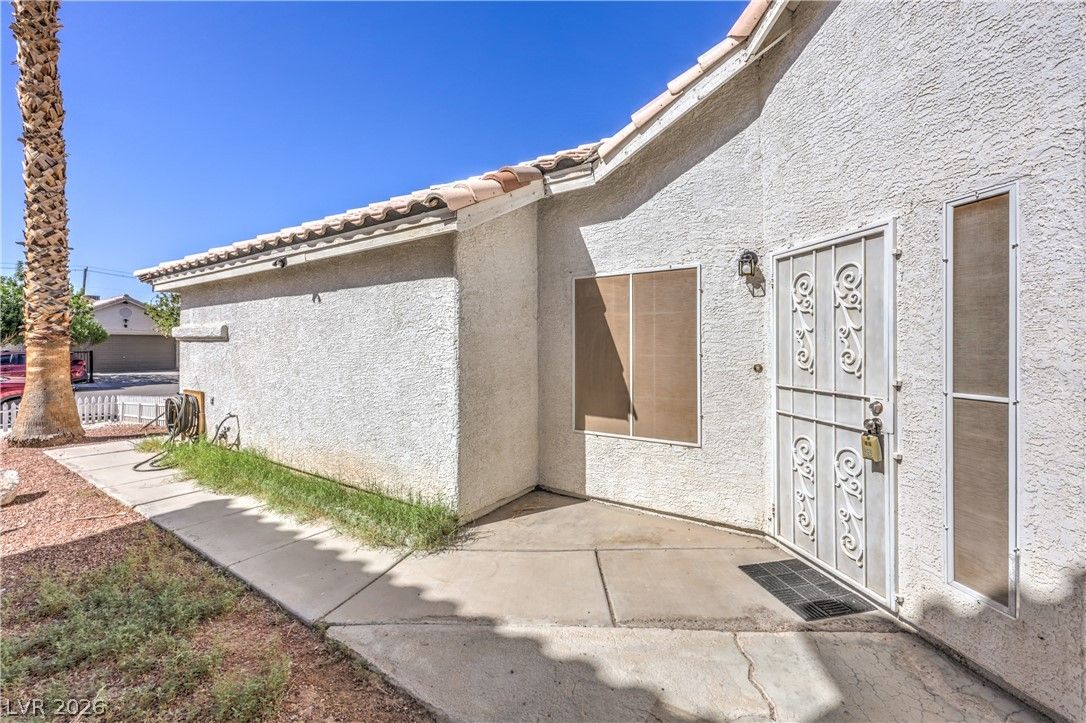 4656 Baby Bird Lane — photo 4 of 30