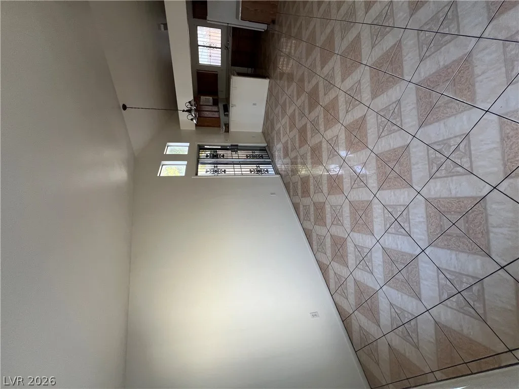 825 Hyattsville Street — photo 3