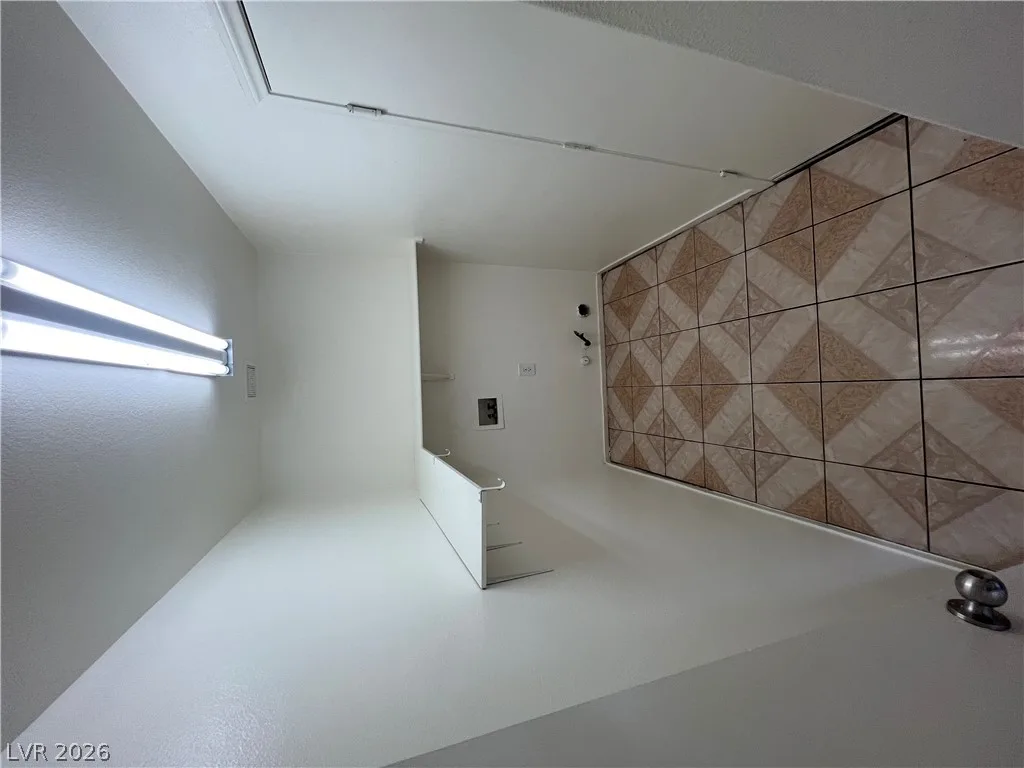 825 Hyattsville Street — photo 5
