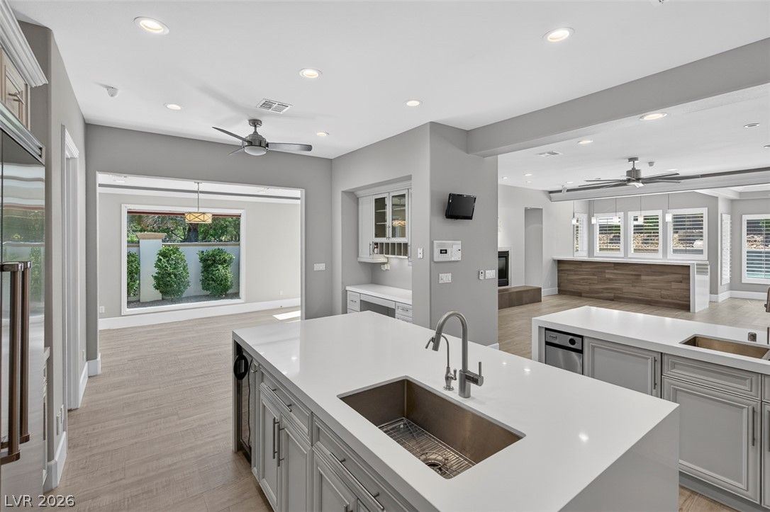 2279 Candlestick Avenue — photo 3 of 22