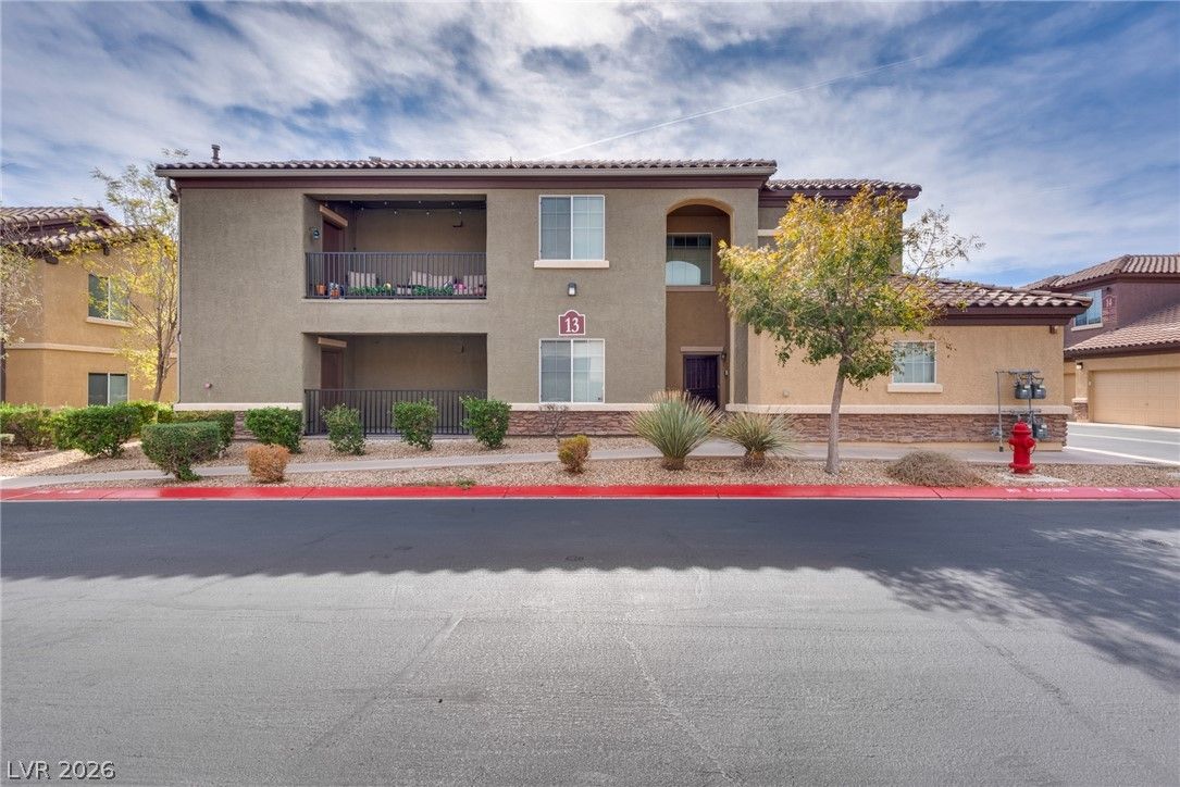 6868 Sky Pointe Drive 1051 — photo 2