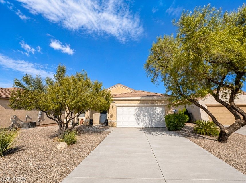 1935 Valley Center Drive — photo 1
