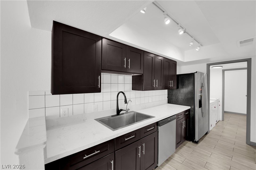 3157 Batavia Drive — photo 5 of 36