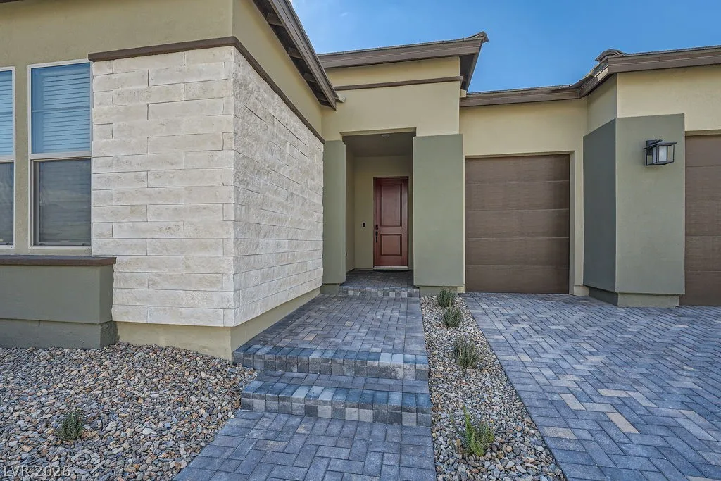 10049 Auburn Rose Avenue — photo 3
