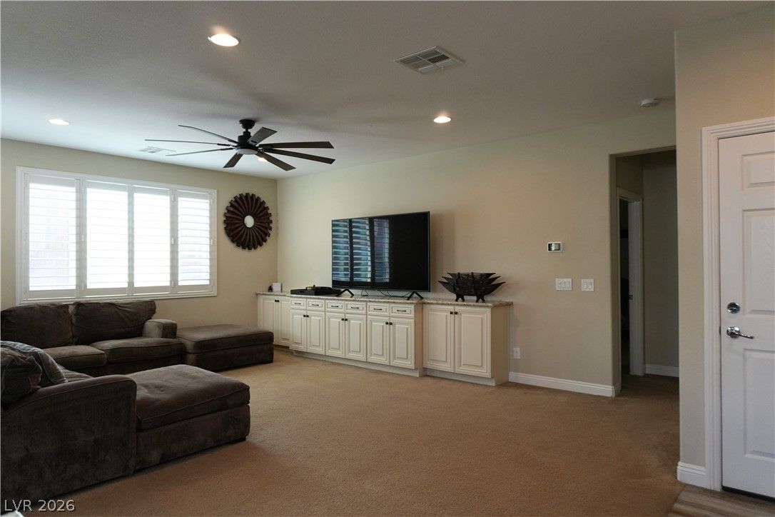 7675 Tierra Montanosa Avenue — photo 4 of 40