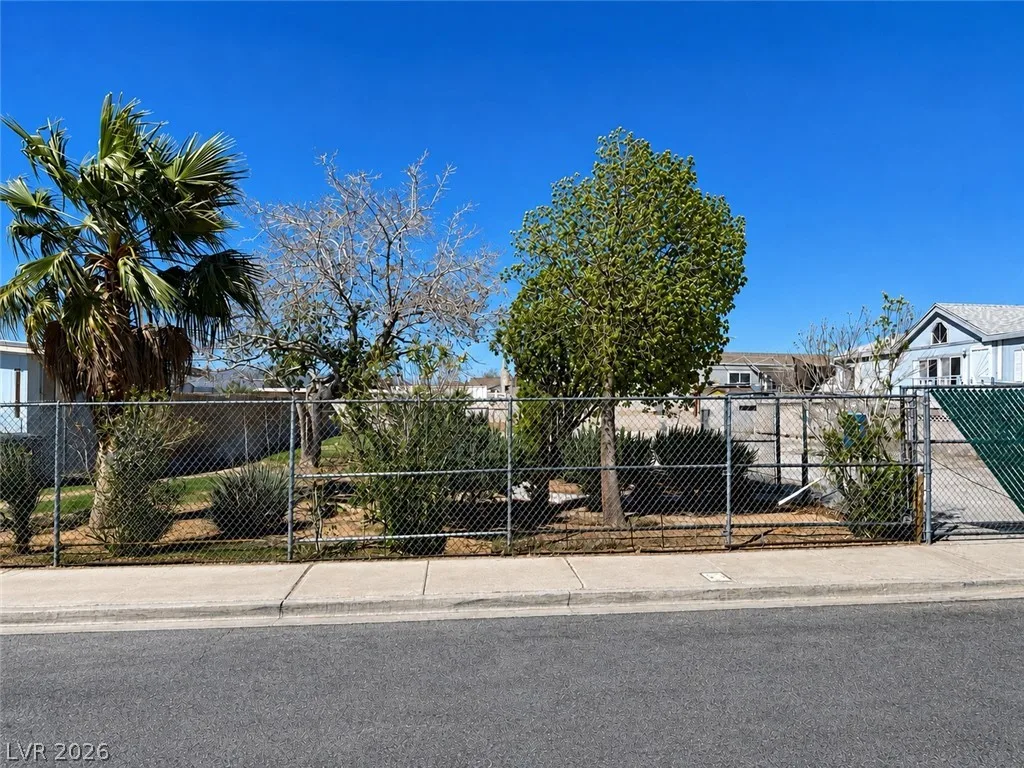 6196 Castlemont Avenue — photo 2