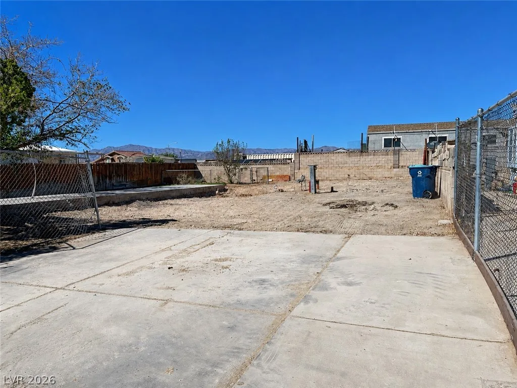 6196 Castlemont Avenue — photo 3