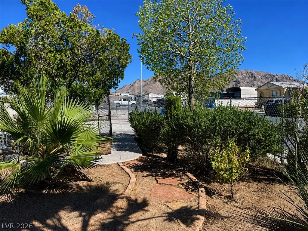 6196 Castlemont Avenue — photo 5