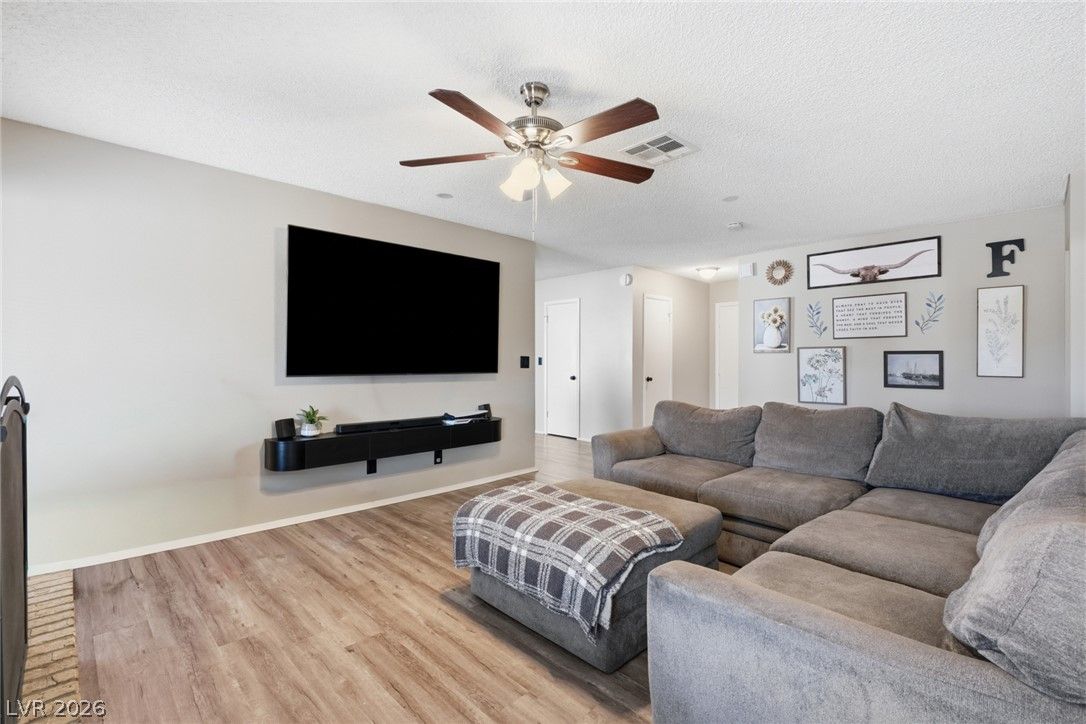 516 North Summit Drive — photo 2
