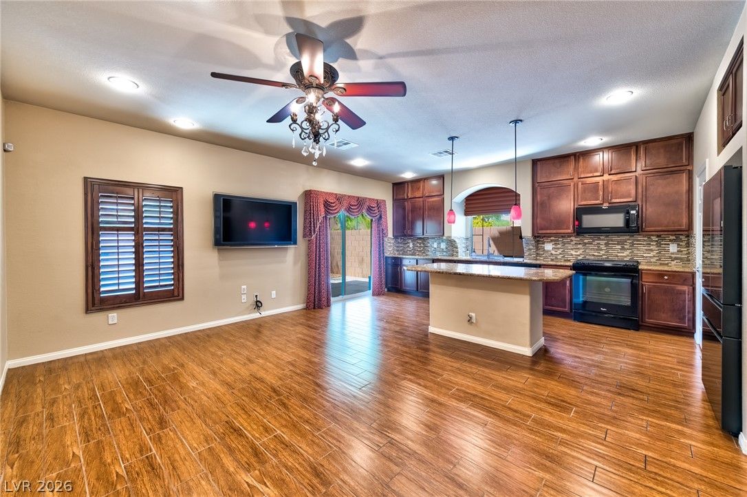 9771 Panther Hollow Street — photo 3 of 23