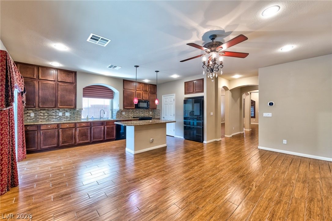 9771 Panther Hollow Street — photo 4 of 23