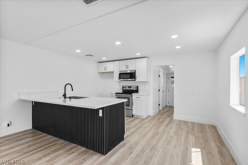 655 F Avenue — photo 2