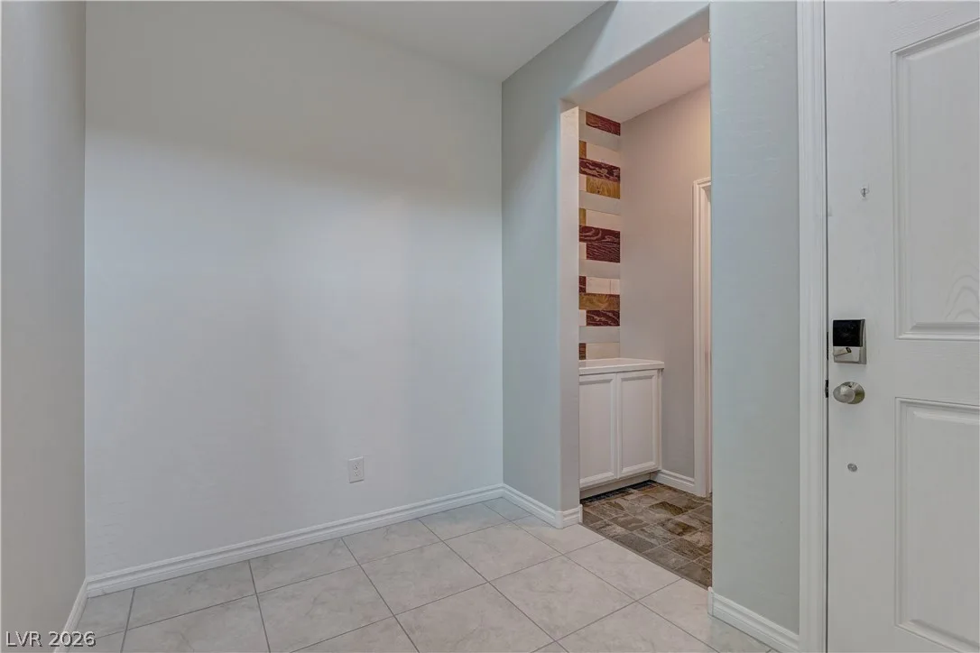 10819 Far Country Avenue — photo 4