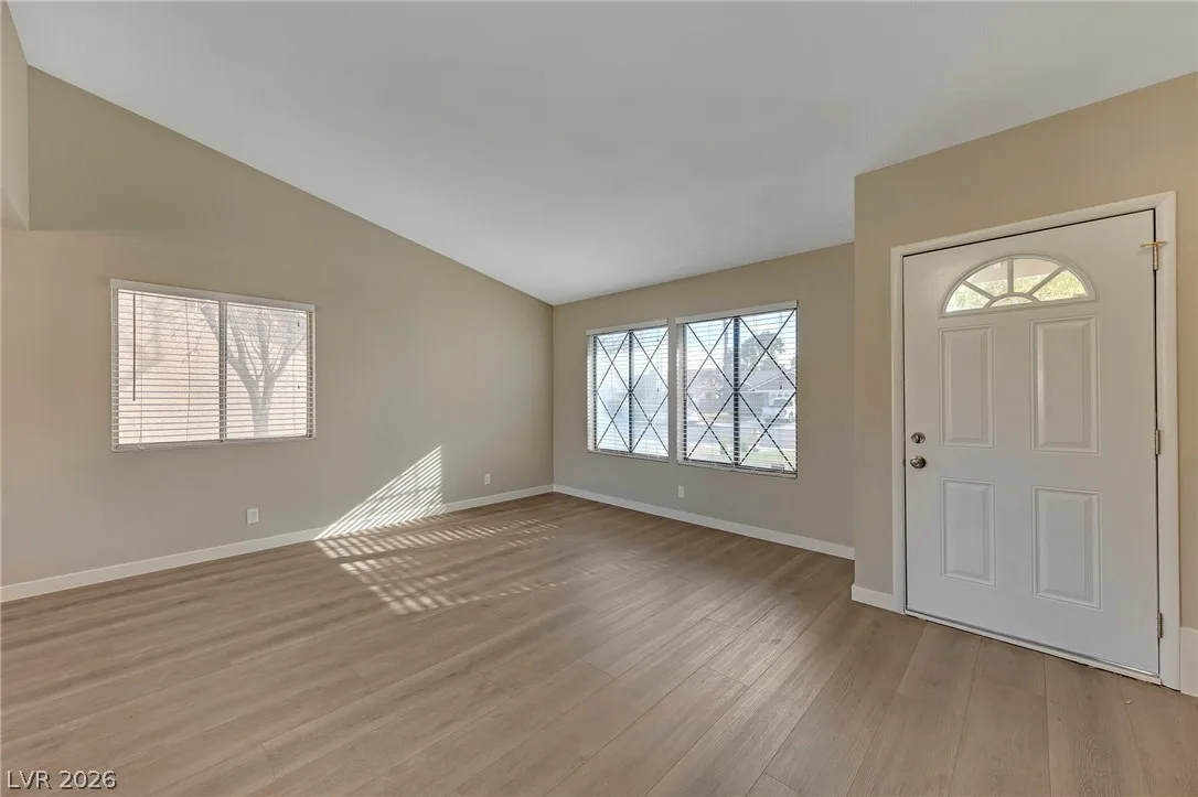 3158 Laurel Avenue — photo 3