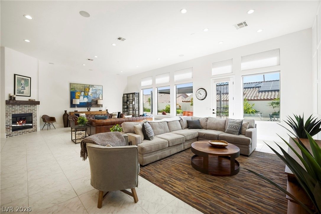 246 Calle Palacio Street — photo 4