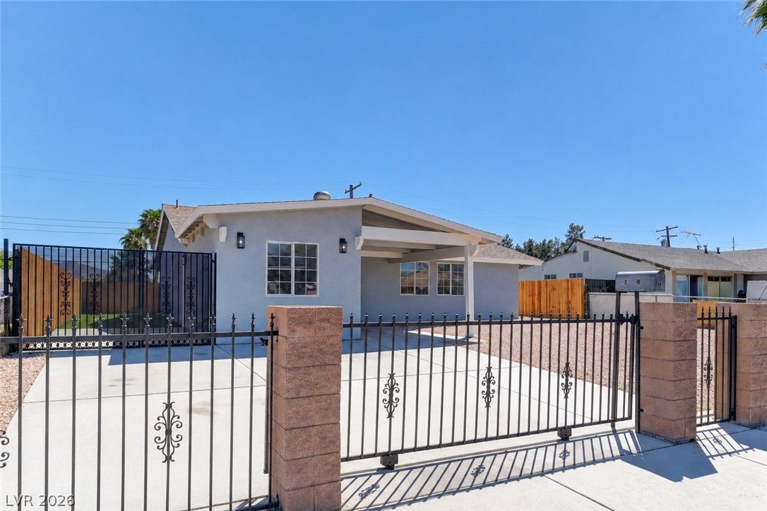34 Del Amo Drive — photo 3 of 23
