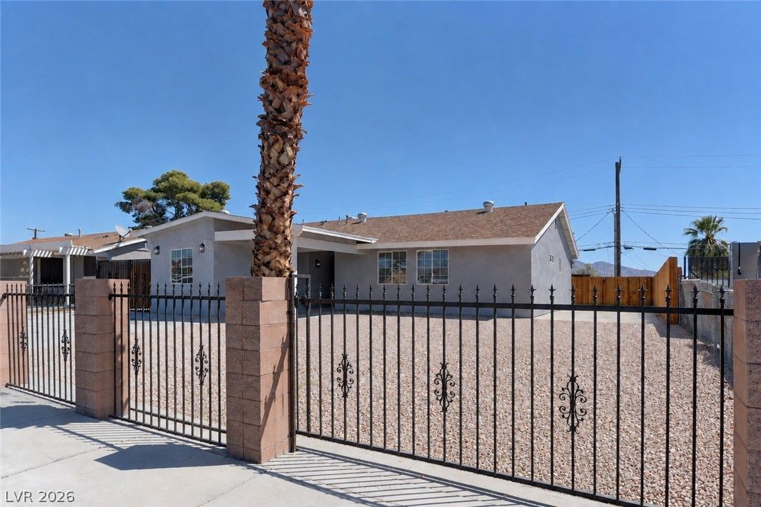 34 Del Amo Drive — photo 4 of 23