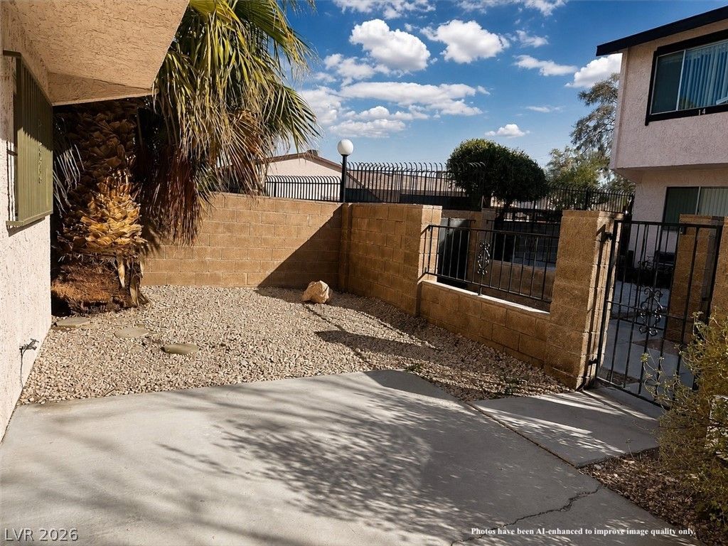 4338 North Caliente Street 15 — photo 2 of 20