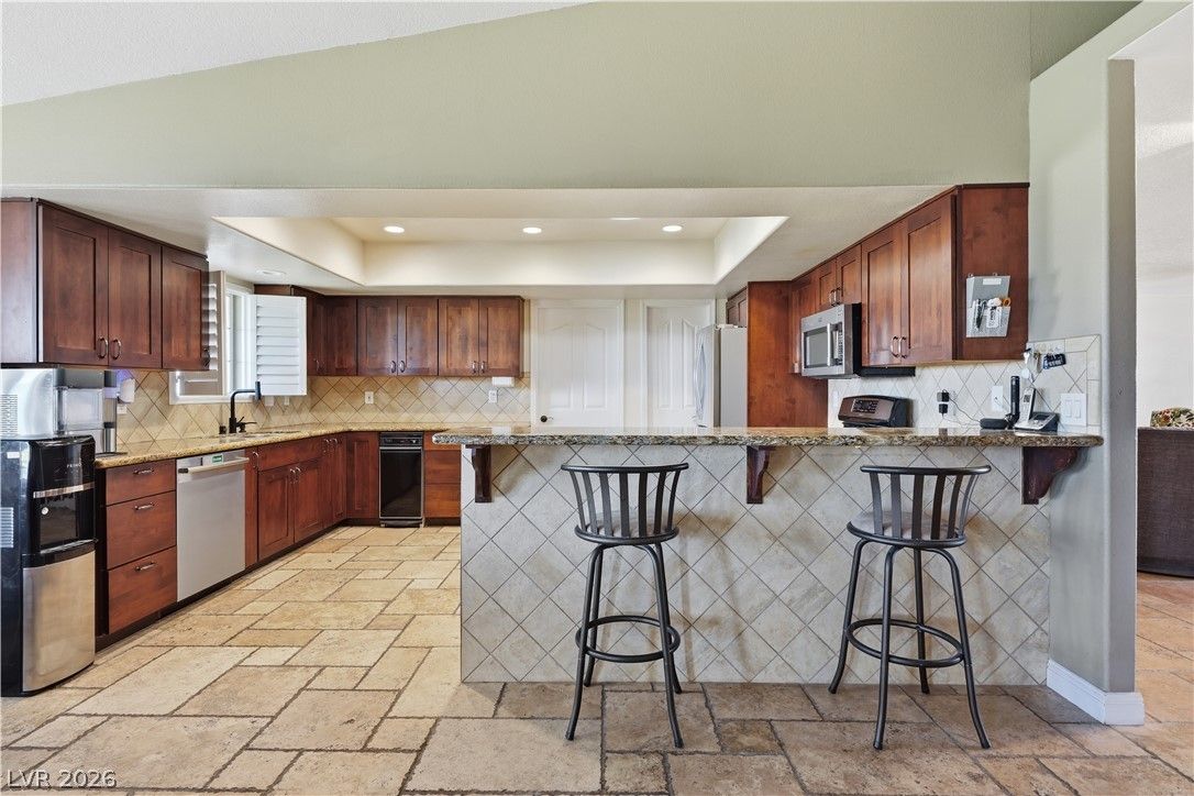 100 East Highland Drive — photo 3
