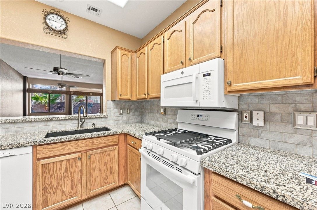 2230 Canyon Song Avenue — photo 5