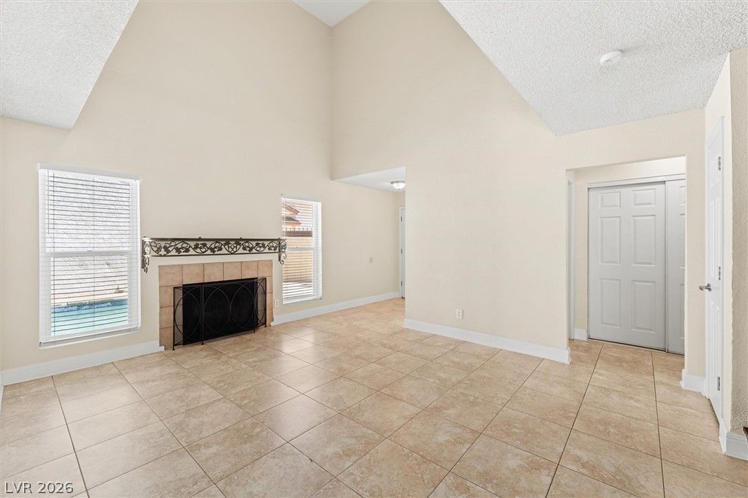 5570 White Cap Street — photo 4 of 22