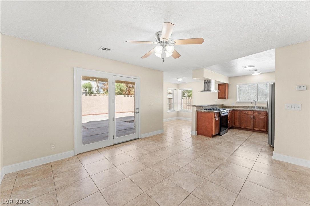 5570 White Cap Street — photo 5 of 22