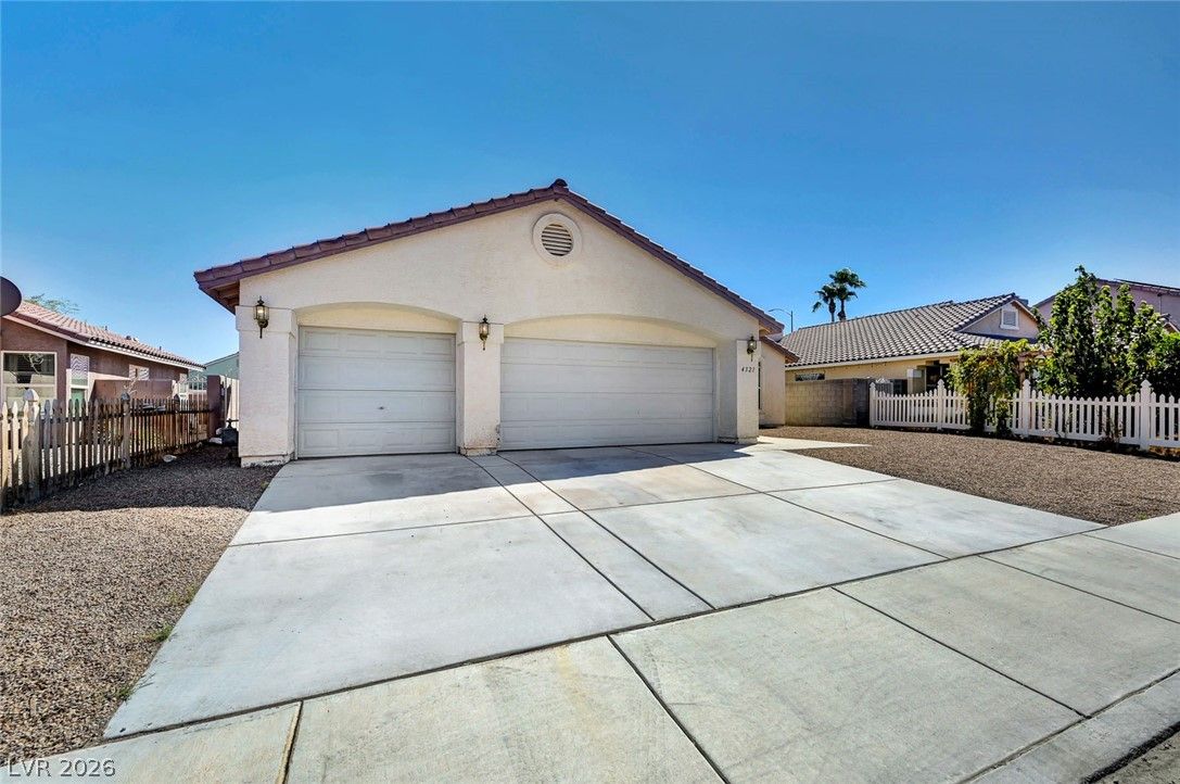 4321 Roaming Breeze Road — photo 3 of 39
