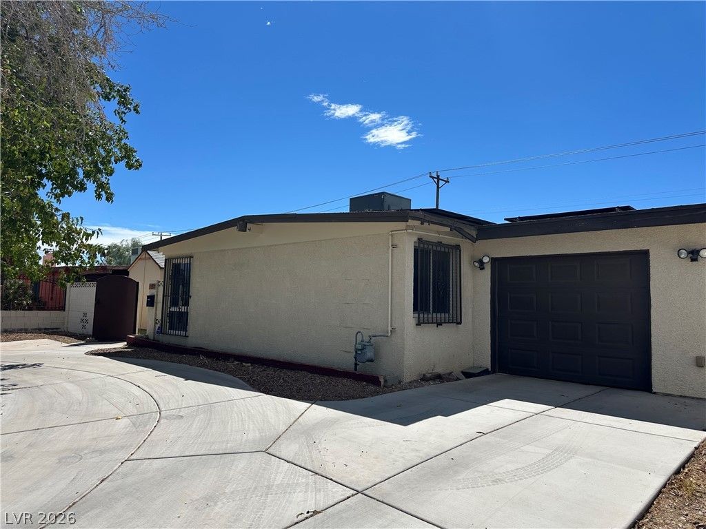 1571 Serenada Avenue — photo 2