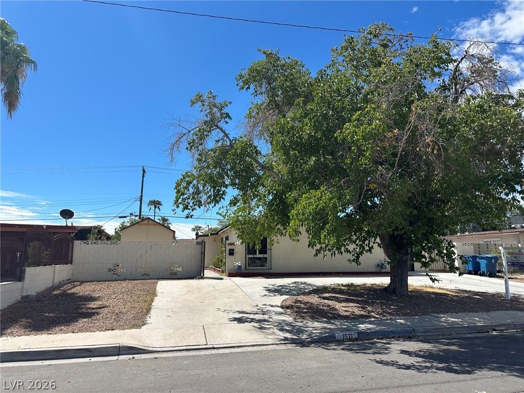 1571 Serenada Avenue — photo 4