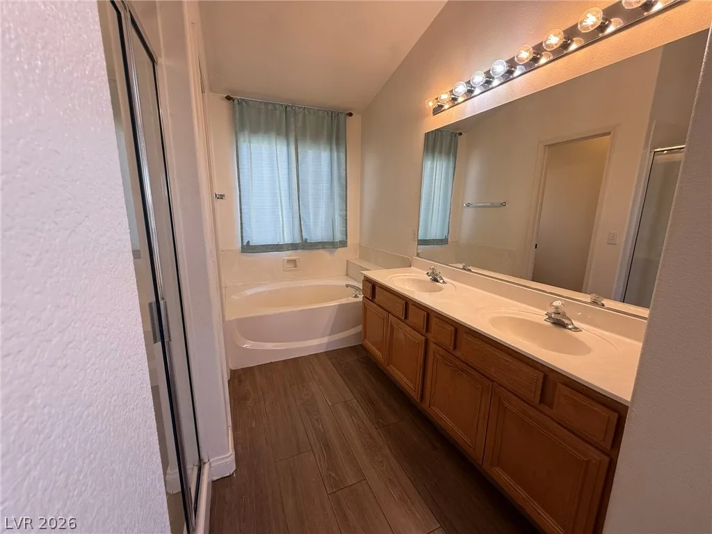 4028 DELHI Avenue — photo 4