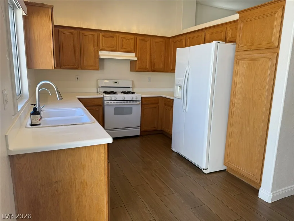 4028 DELHI Avenue — photo 5