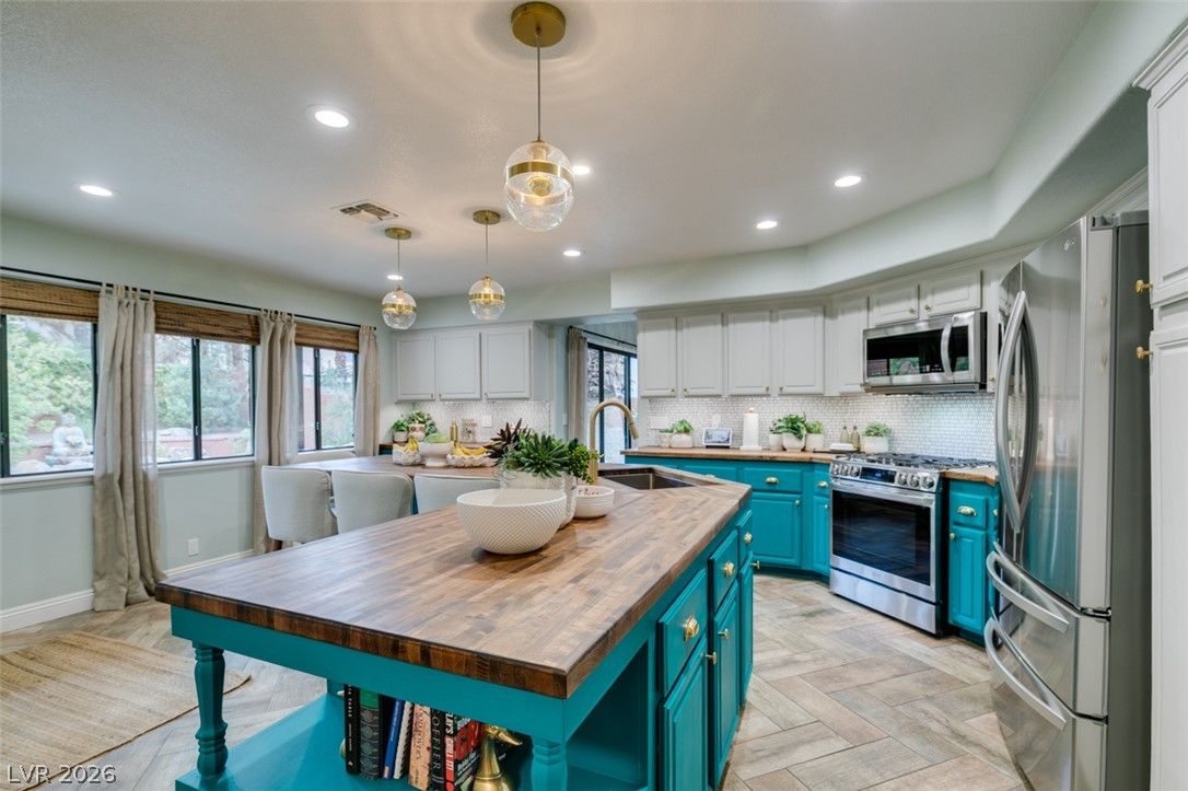1919 Magnolia Drive — photo 4 of 51