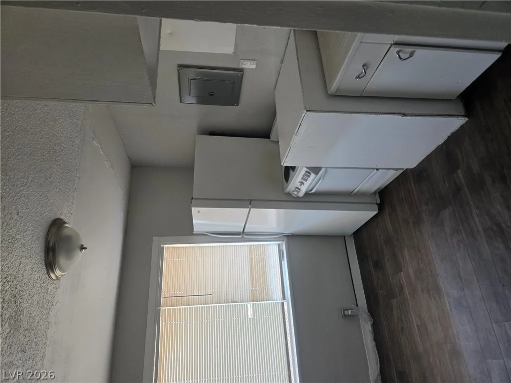 409 West Van Buren Avenue 5 — photo 4