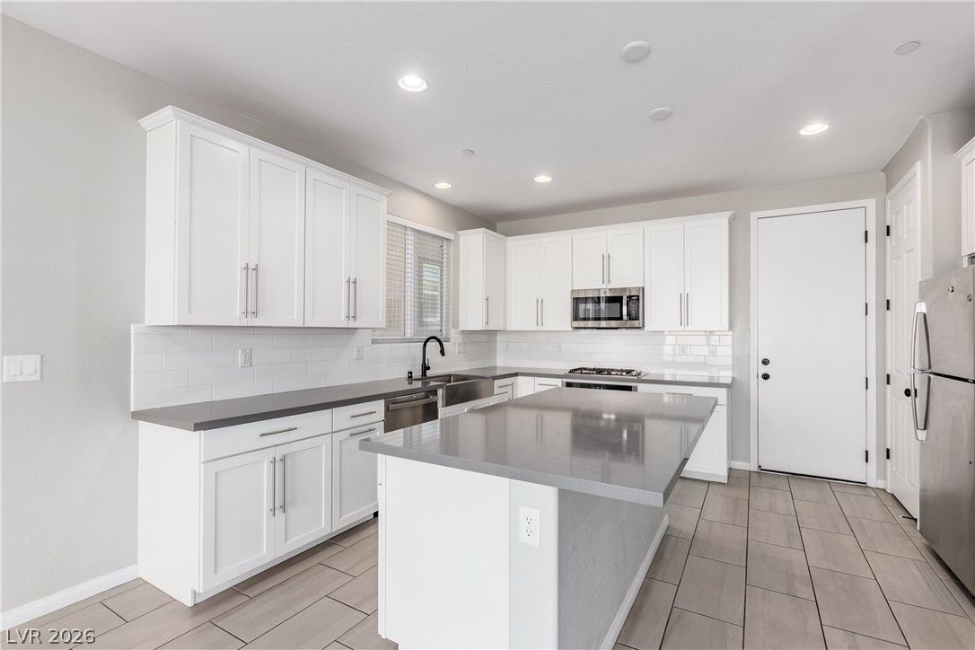 204 Rondeau Avenue — photo 2
