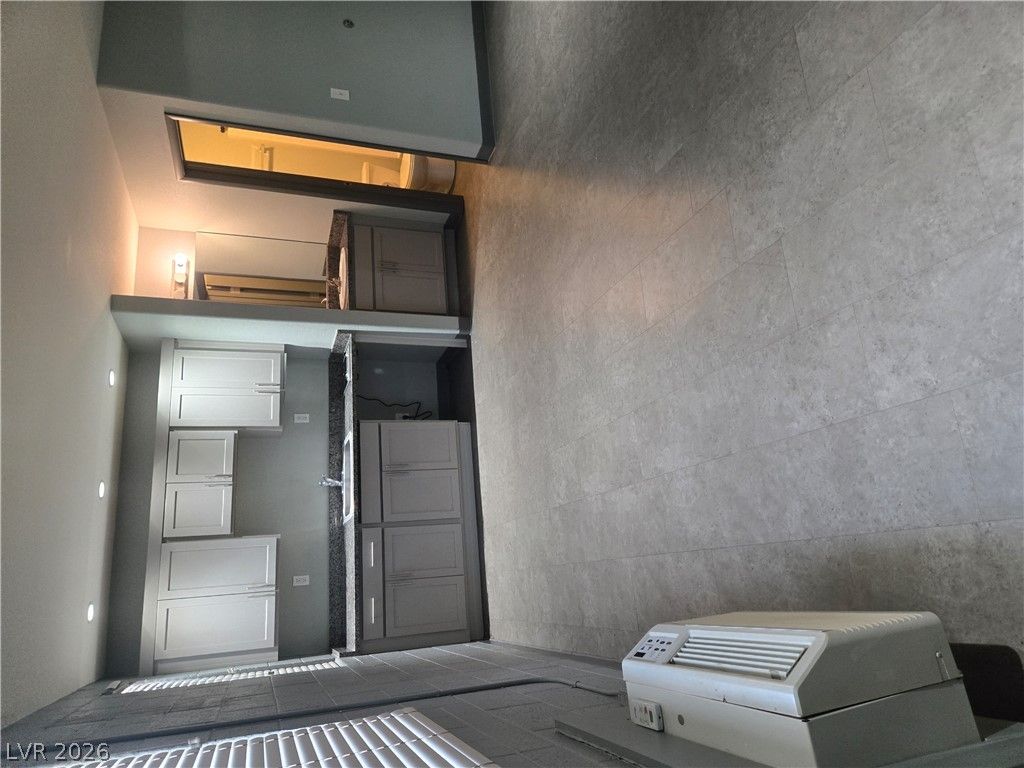 223 North 9th Street 104 — photo 4 of 7