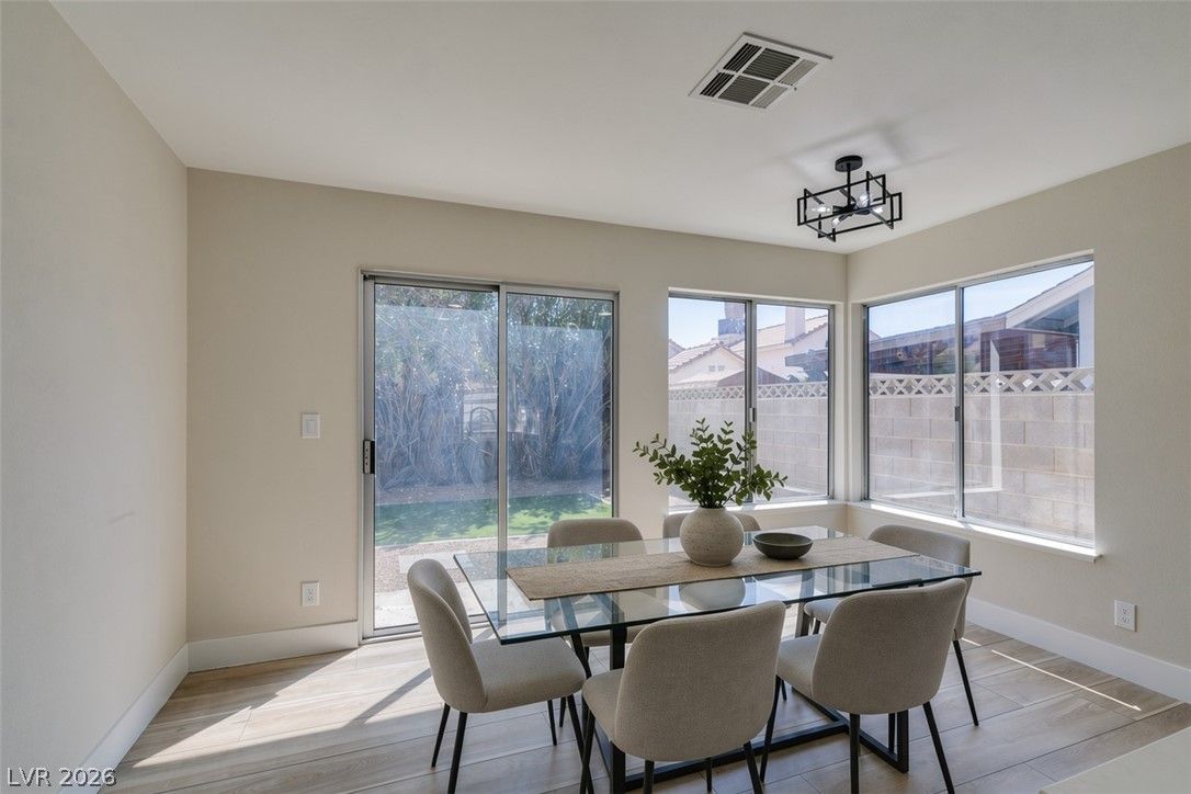 1640 Divinity Street — photo 4
