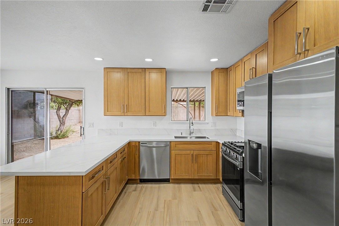 6258 Bayview Circle — photo 2