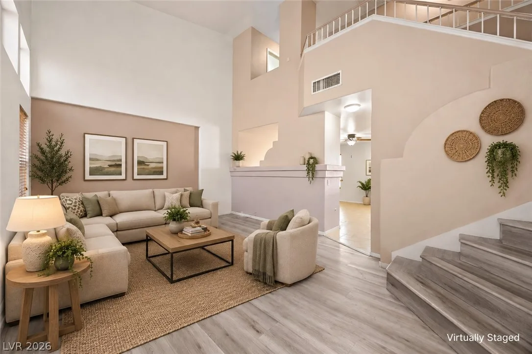 1717 Klamath Falls Way — photo 3