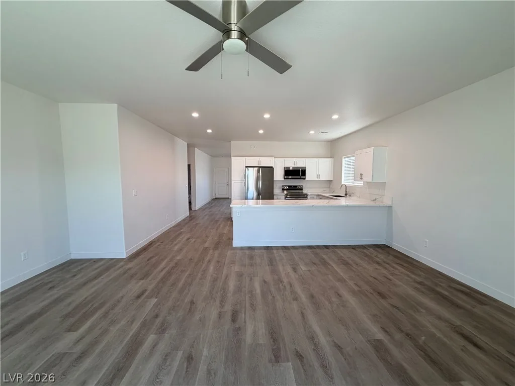 111 West Jarvis Road — photo 3