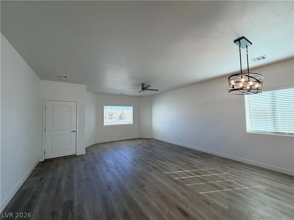 111 West Jarvis Road — photo 4
