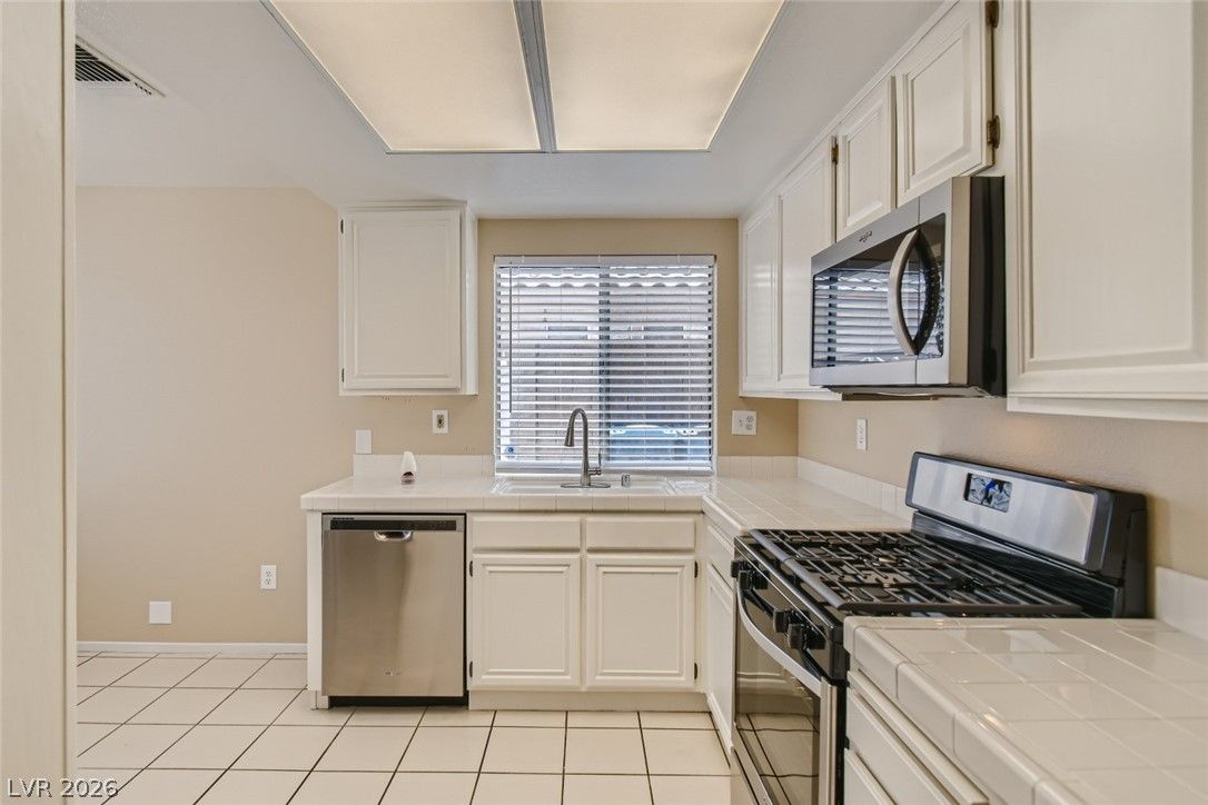 4405 Sandhorse Court — photo 5 of 11