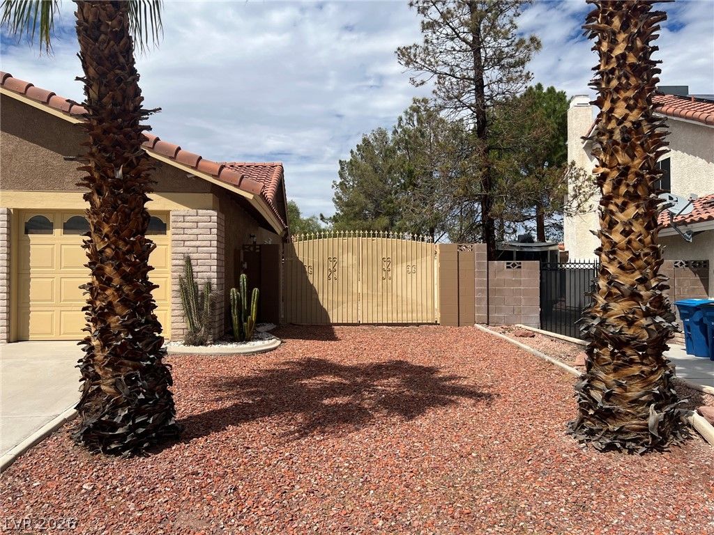 8304 Vibrant Drive — photo 3 of 38