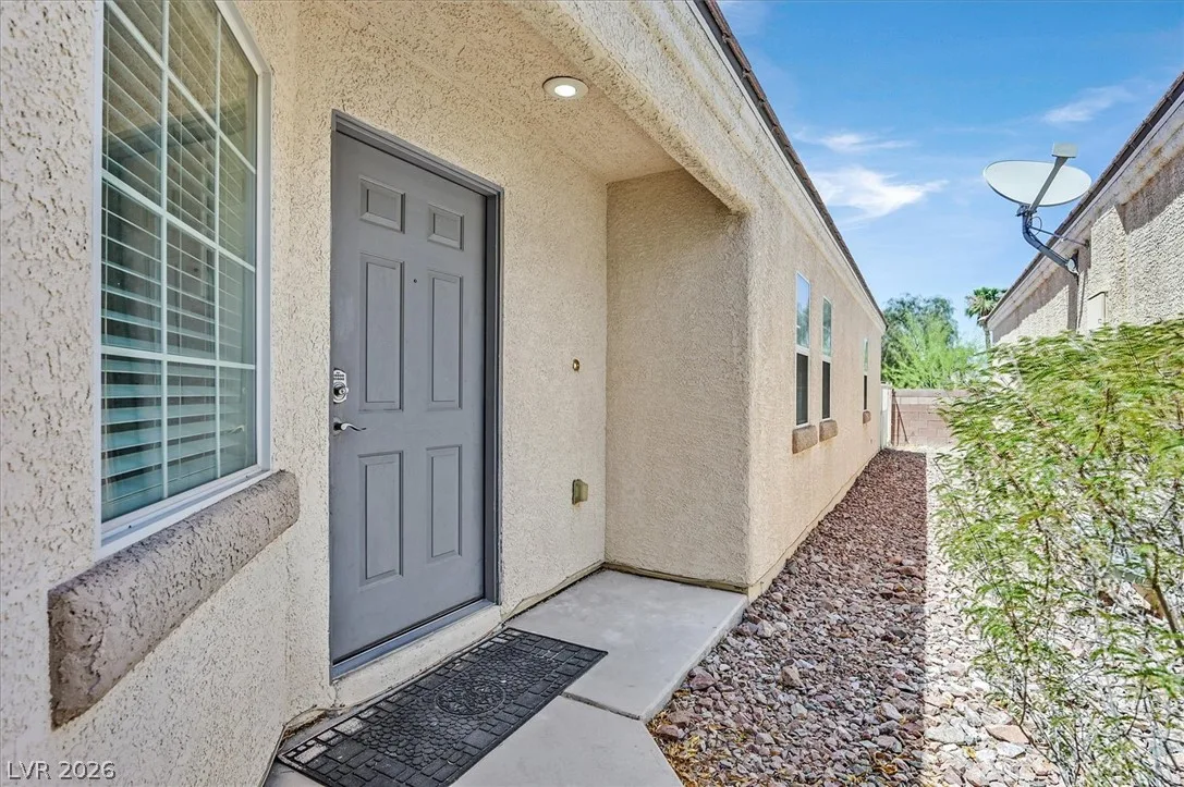 1464 Amitola Avenue — photo 3