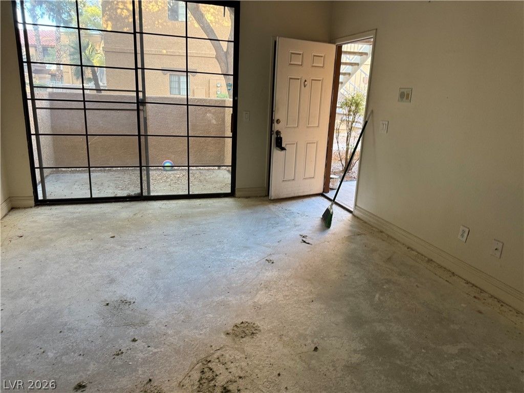 5126 South Jones Boulevard 106 — photo 3 of 13
