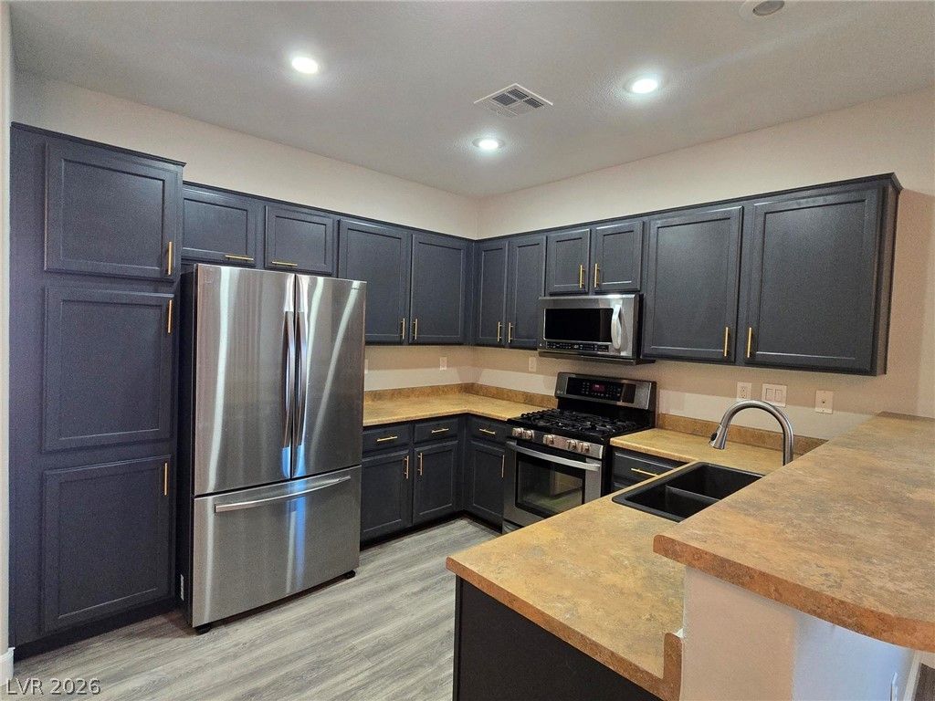 7252 Forest Village Avenue — photo 5 of 11