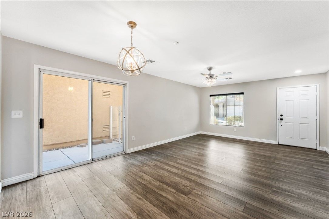 7336 Camden Pine Avenue — photo 5 of 39